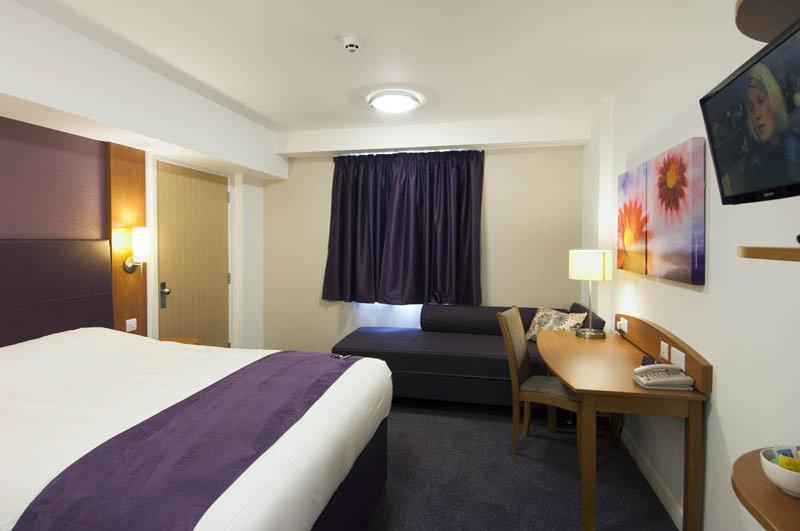 Premier Inn Portsmouth Horndean エクステリア 写真