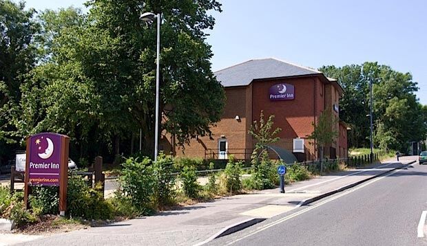Premier Inn Portsmouth Horndean エクステリア 写真